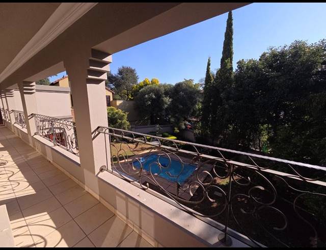 6 BEDROOM HOUSE FOR SALE IN MIDSTREAM ESTATE